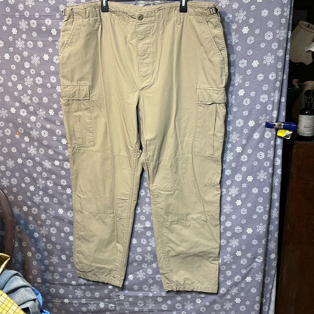 Propper brand men’s khaki pants.